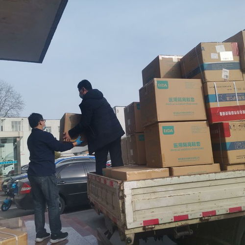 扛住風險的脊梁——青島萊西稅務“60后”突擊隊主動請纓上陣首夜，搬運數十噸防疫物資